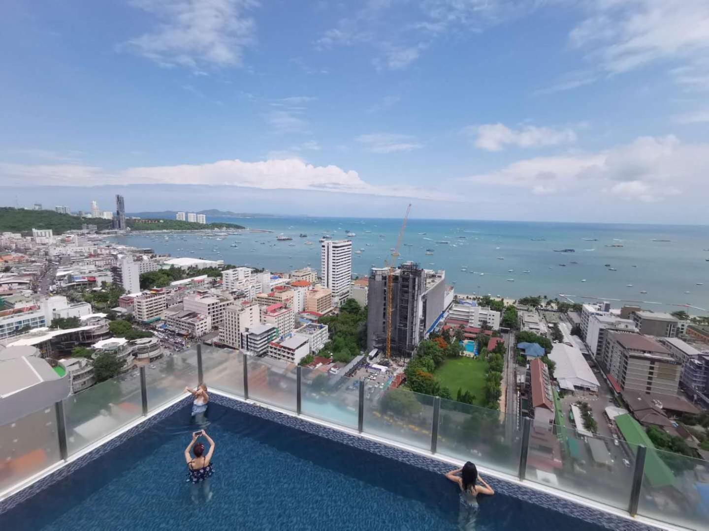 The Base Central Pattaya By Adam Εξωτερικό φωτογραφία
