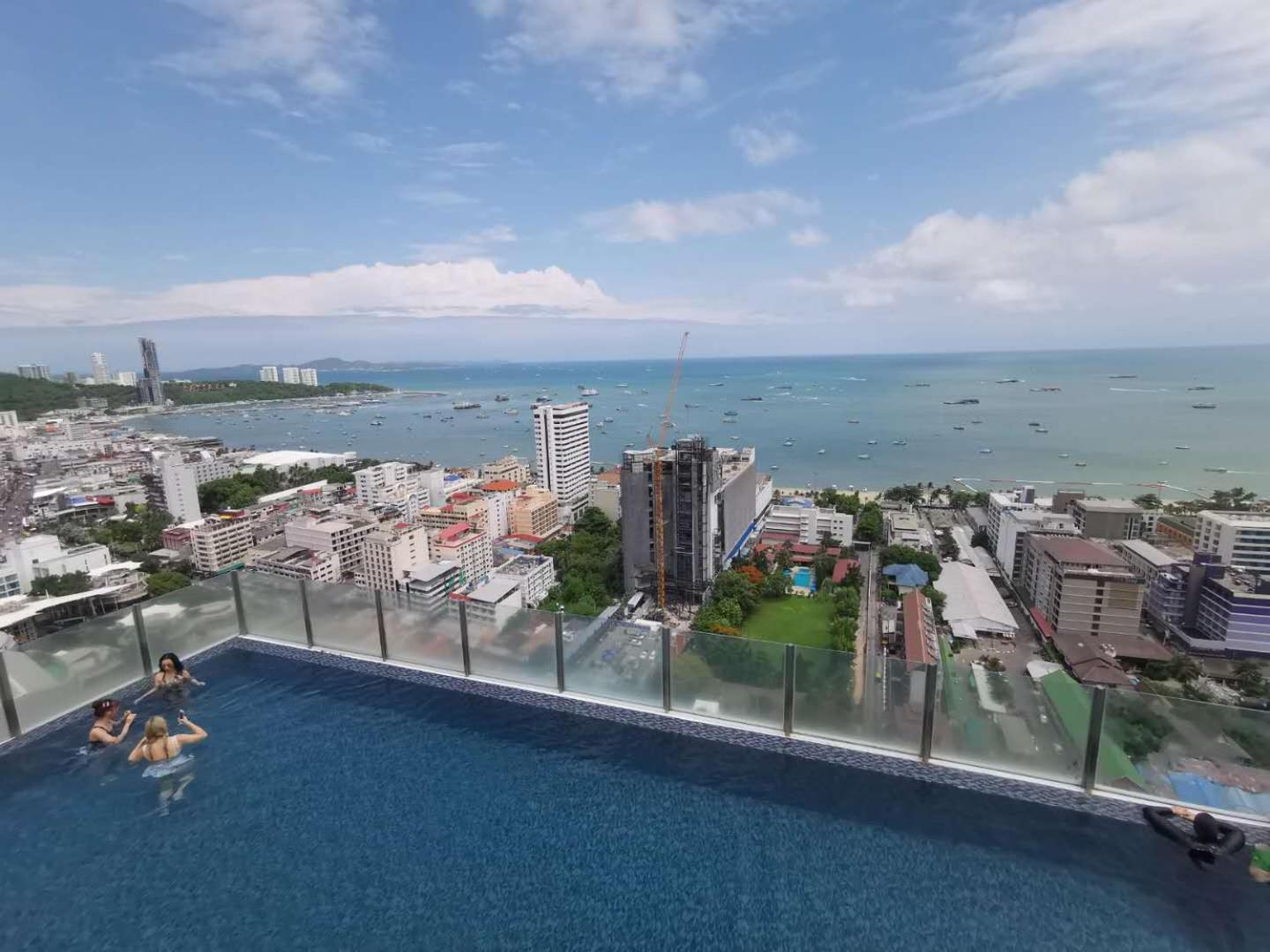 The Base Central Pattaya By Adam Εξωτερικό φωτογραφία